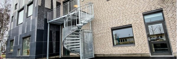 Schody spiralne – ewakuacyjne TLC pojawiły się na terenie szwedzkiej szkoły